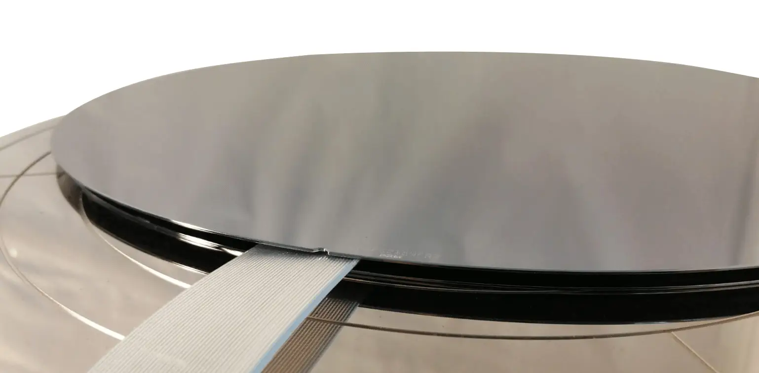 Temperature calibration wafer positioned on a semiconductor thermal chuck
